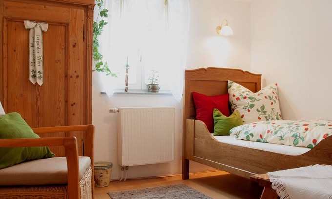 Gudensberg Appartement | Apartment 'Bauernküch' with Shared Terrace, Shared Garden and Wi-Fi