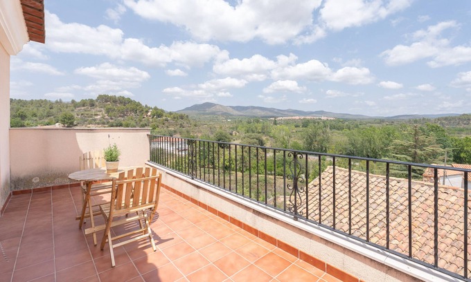 Benafer Appartement | Appartement 'Benafer Loft' avec vue sur montagne, piscine partagée et terrasse privée