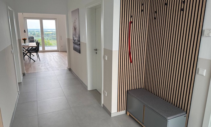 Wolpinghausen Appartement | Apartment 'Berg' with Lake View, Private Terrace and Wi-Fi