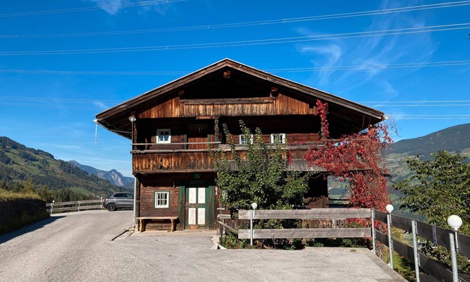 Fuegenberg Appartement | Appartement 'Berghaus Wiesegg - Uriges Tiroler' avec vue sur la montagne, terrasse partagée et Wi-Fi