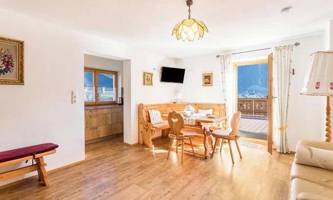 Mittenwald Appartement | Appartement "Bernstein" près de la remonte-pente avec vue montagne, Wi-Fi, balcon et terrasse