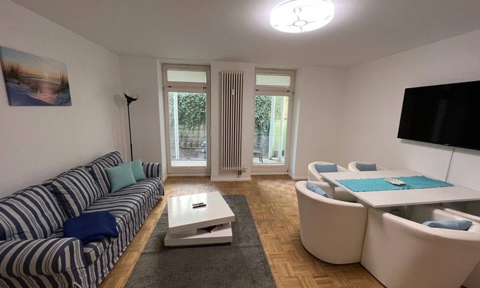 Rostock Appartement | Apartment Bernstein - Ferienwohnung Bernstein Ruhig mit Garten