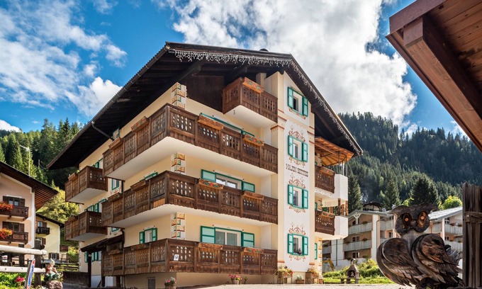 Canazei Appartement | Appartement Betites Trilocale avec vue sur les montagnes, balcon et Wi-Fi.