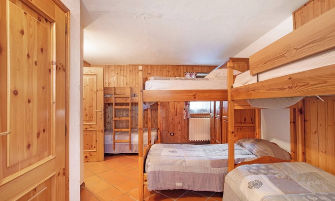 Gressan Appartement | Appartement 'Bilocale Primo Piano Leissè' avec terrasse partagée, jardin partagé et Wi-Fi