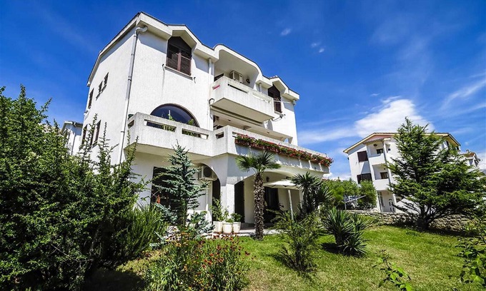 Baska Appartement | Appartement Bozo Baska au rez-de-chaussée avec terrasse