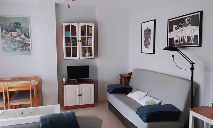 Calahonda Appartement | Apartment 'Brisa y Mar' with Shared Pool, Private Terrace and Wi-Fi