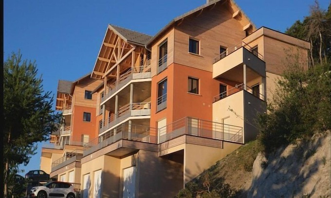 Chorges Appartement | Appartement 3 pièces avec vue lac dans Résidence L'Ecrin du Lac, Chorges