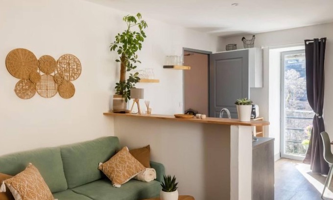 Oloron-Sainte-Marie Appartement | Apartment Chez Marie Pierre in Oloron-Sainte-Marie - 2 persons, 1 bedrooms