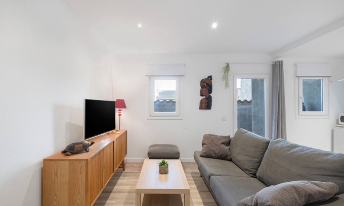 Sant Marti de Tous Appartement | Appartement 'Cal Brigida' avec vue sur les montagnes, Wi-Fi et climatisation