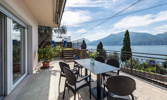Brenzone sul Garda Appartement | Apartment 'Cà Granda Brenzone' with Lake View, Wi-Fi and Air Conditioning