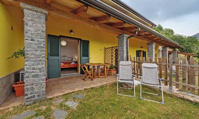 Zignago Appartement | Apartment 'Camera 5' with Mountain View, Wi-Fi and Air Conditioning