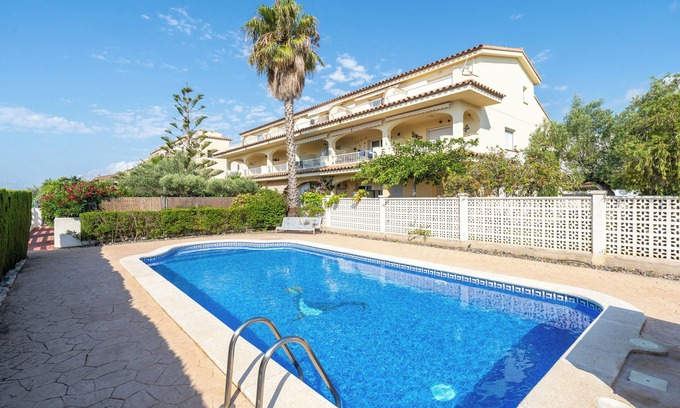 L'Ampolla Appartement | Appartement 'Cap Roig, Appartement Duplex' avec piscine partagée, terrasse privée et balcon