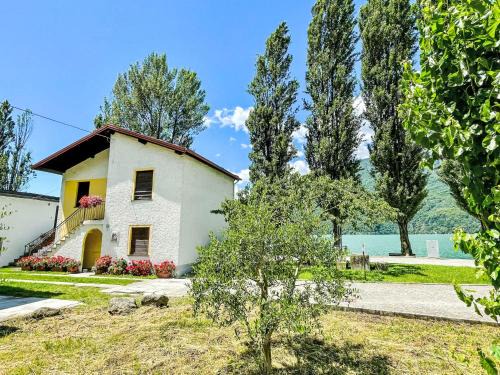 Verceia Appartement | Apartment Casa del Pergulin - LMZ325 by Interhome