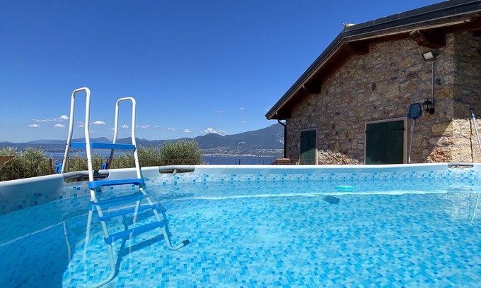 Albisano Appartement | Appartement "Casa Jessica" avec vue sur le lac, jardin et Wi-Fi.