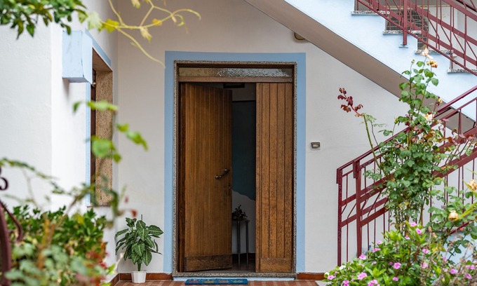 Uta Appartement | Apartment "Casa Loche" with Shared Garden & Wi-Fi