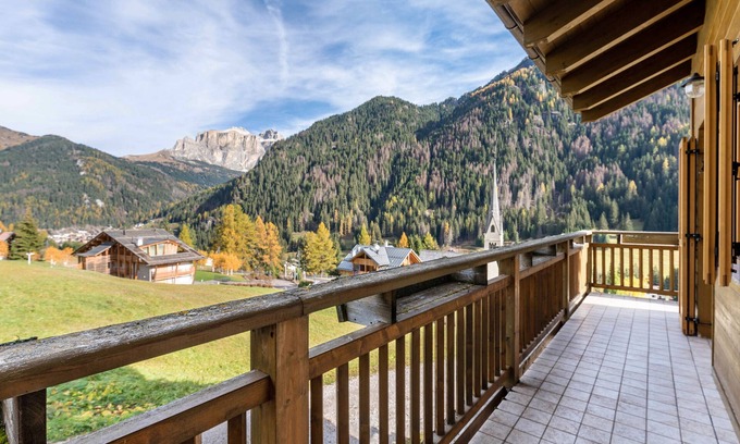Alba Appartement | Appartement "Casa Loretta" avec vue sur les montagnes, balcons et Wi-Fi.