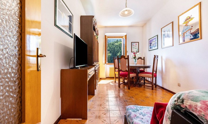 Sella Giudicarie Appartement | Appartement 'Casa Nel Borgo Rose' avec vue sur la montagne et jardin partagé