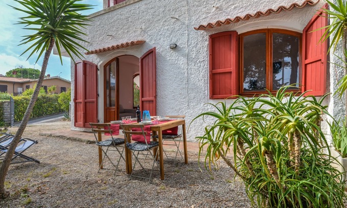 Cavo Appartement | Apartment 'Casa Palmaiola' with Sea View, Private Garden and Wi-Fi