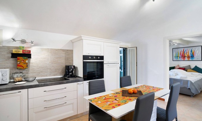 Strada Nazionale Sud Appartement | Apartment 'Casa Tra Gli Ulivi' with Mountain View, Wi-Fi and Air Conditioning