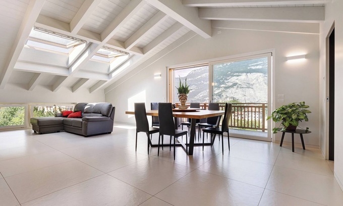 Drena Appartement | Appartement "Castle View" avec vue sur les montagnes, balcon et Wi-Fi