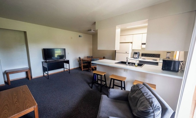 Plymouth Appartement | Peaceful apartments centrally located to many attractions in Sheboygan County.