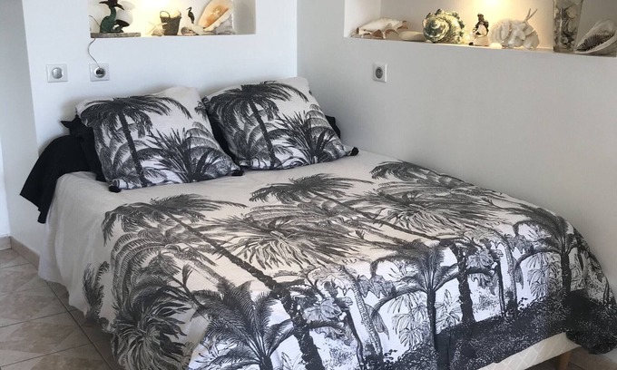 Montignac-Charente Appartement | Appartement 'Charmant Studio Meublé' avec Wi-Fi