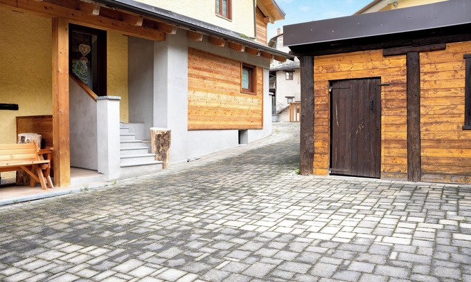 Acceglio Appartement | Apartment 'Chalet Provenzale Trilocale' with Shared Garden and Wi-Fi