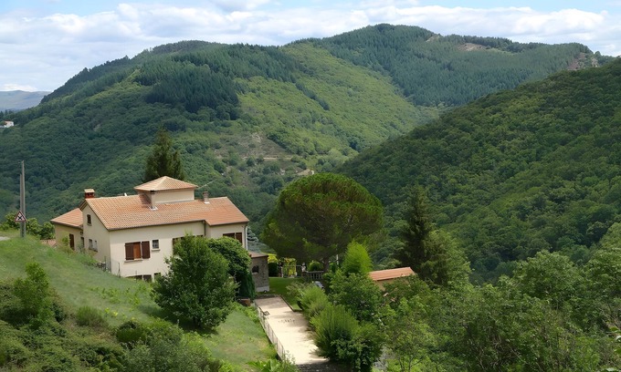 Juvinas Appartement | Apartment 'Chataigniers' with Mountain View, Private Pool and Wi-Fi