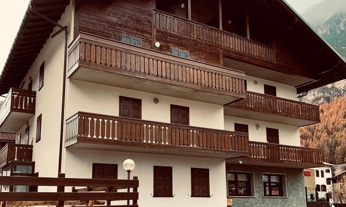 Isolaccia Appartement | Apartment 'Cima De' Piazzi' with Mountain View, Balcony and Wi-Fi