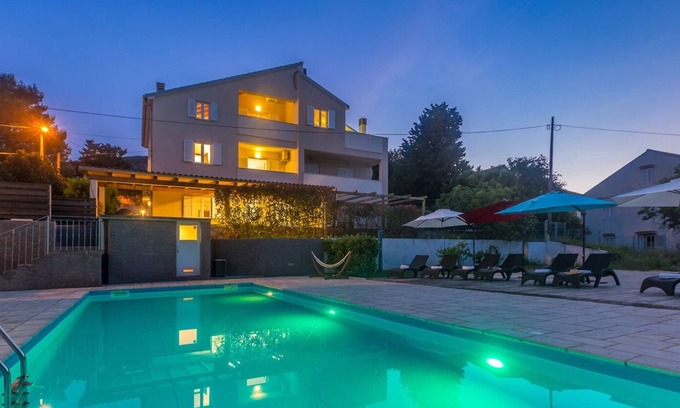 Nerezine Appartement | Apartment CLAIRE with large heated pool 50m2 and sea view