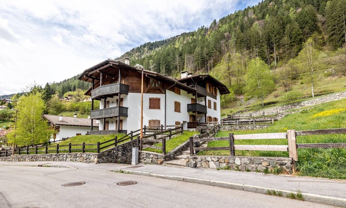 Borzago Appartement | Appartement 'Collini Le Betulle' avec vue sur les montagnes, jardin privé et balcon