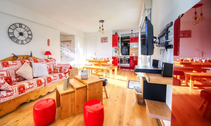 Le Praz de Lys Appartement | Appartement 'Comte Rouge' avec vue sur montagne, terrasse privée et climatisation