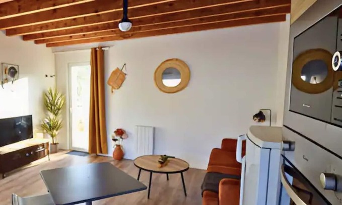 Amblainville Appartement | Apartment 'Cosy Appartement Boheme' with Shared Terrace, Shared Garden and Wi-Fi