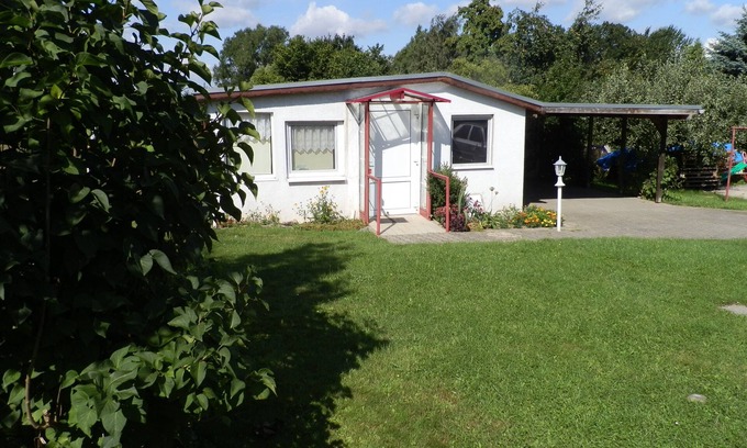 Mahlzow Maison | Bungalow avec terrasse dans le jardin