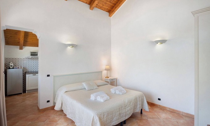 Bomerano Appartement | Apartment 'Delizioso Chalet Con Ampio Giardino' with Mountain View, Wi-Fi and Air Conditioning