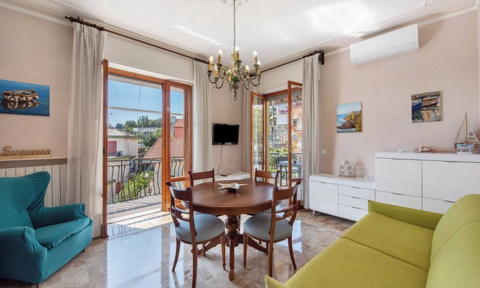 Varazze Appartement | Appartement 'Due Passi Dal Mare Tra Gli Ulivi' avec vue sur la mer, Wi-Fi et climatisation