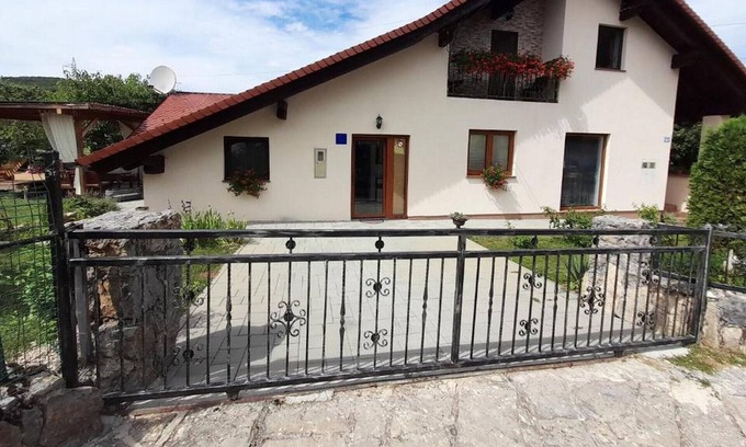 Otocac Appartement | Apartment Dujmović 1 - Two Bedroom Apartment with Terrace