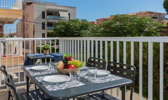 L'Hospitalet de l'Infant Appartement | Apartment Edificio Beausoleil by Interhome
