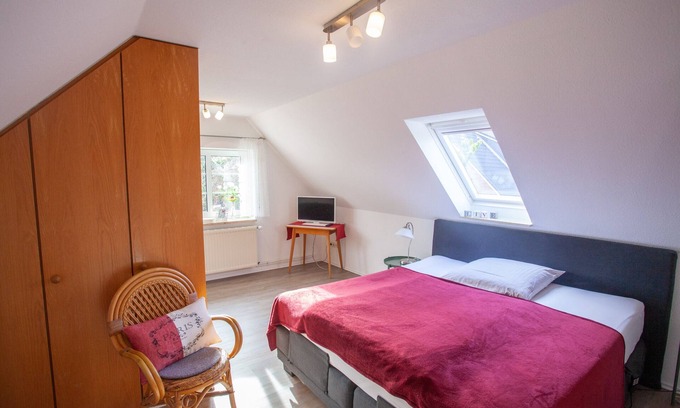 Ladekop Appartement | Location-Salle de bain privée séparée-Vue sur Jardin-Elstar 5