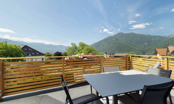 Rasa Appartement | Apartment 'Enzian' with Mountain View, Shared Garden and Wi-Fi