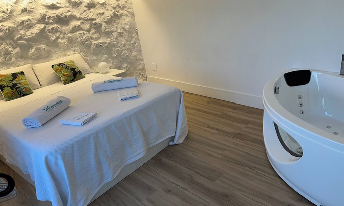 Albanchez de Magina Appartement | APARTMENT WITH YACUZZI