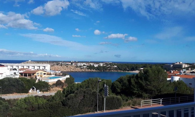 Arenal d'en Castell Appartement | Apartment located 2 minutes walk from the beach with beautiful sea views!