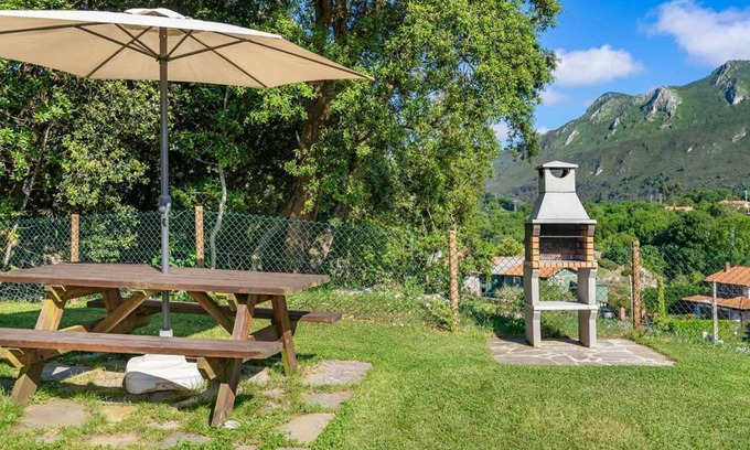 Llamigo Appartement | Apartment with mountain views. Deer