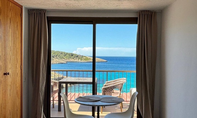 Portinatx Appartement | Apartment In A Hotel 'Apartamento Doble' with Shared Pool