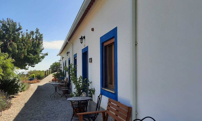 Barracao Appartement | Apartment "Estudio - Casa Oliveira" with Mountain View, Shared Pool & Wi-Fi
