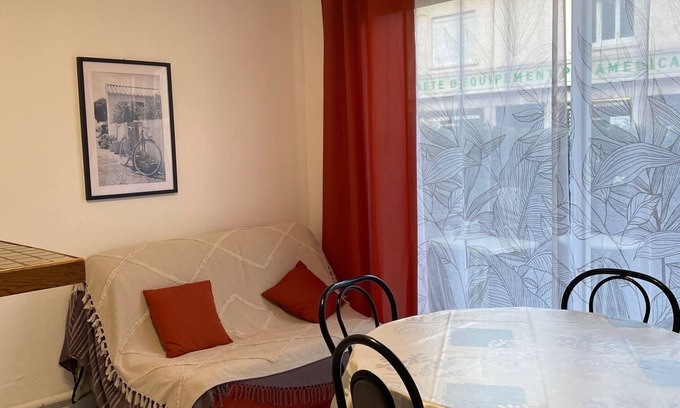Bedarieux (ornac) Appartement | Appartement F2 avec jardinet en rez-de-chaussée de chaussée, calme , 200 m cure