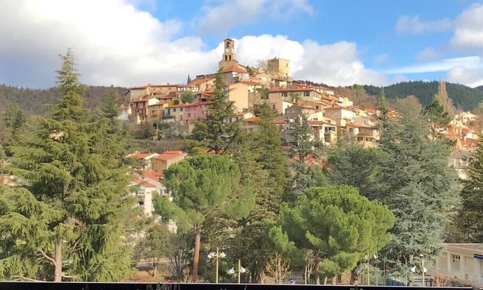 Vernet-les-Bains Appartement | Appartement F2 + terrasse - classé 3 étoiles - avec vue village et Canigou