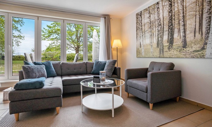 Ribnitz-Damgarten Appartement | Appartement 'Ferienwohnung Ostseezeit' avec terrasse privée, jardin partagé et Wi-Fi