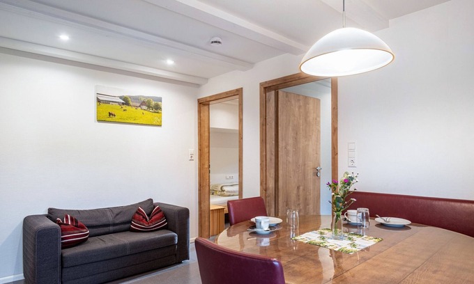 Sankt Georgen im Schwarzwald Appartement | Appartement 'Ferienwohnung Weideblick' avec vue sur la montagne, terrasse partagée et Wi-Fi