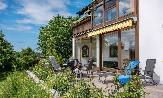 Waging am See Appartement | Appartement 'Ferienwohnung Köberich' avec vue sur les montagnes, terrasse privée et Wi-Fi